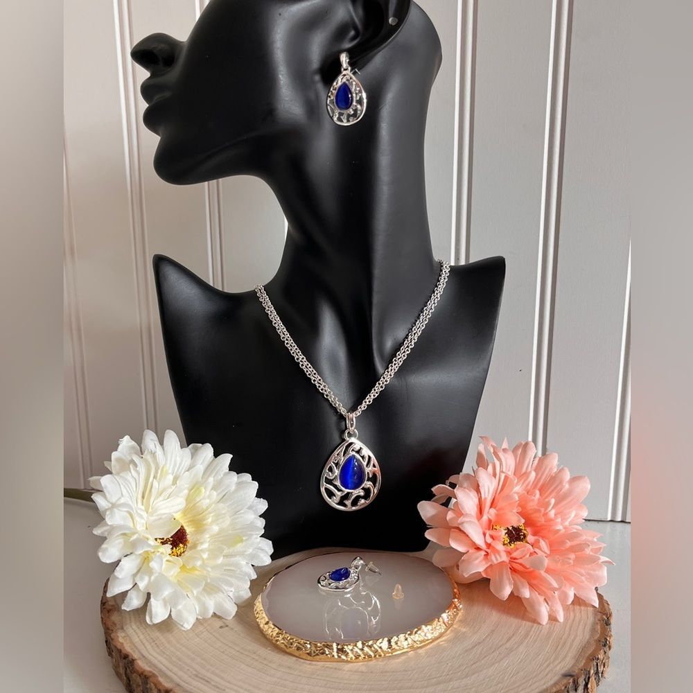 Blue Stone Teardrop Necklace & Matching Earrings NWOT